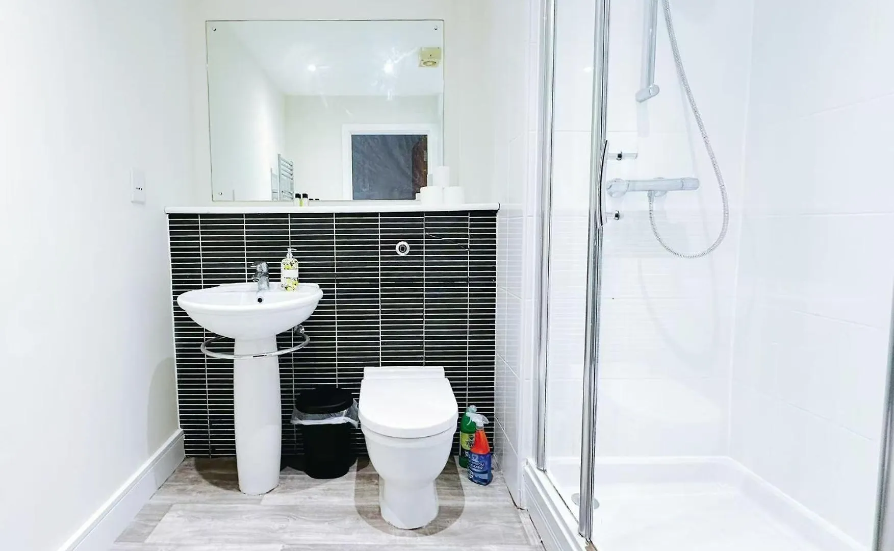 Apartment Breeze Inn - 2 Bed Apt With River View Swansea United Kingdom