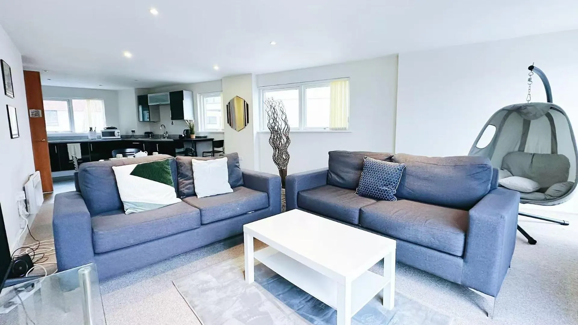 Breeze Inn - 2 Bed Apt With River View Swansea